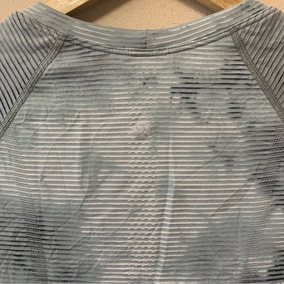 Lululemon Swiftly Tech Short Sleeve 2.0 Shibori Stripe Graphite Grey Size 8 - Picture 7 of 8
